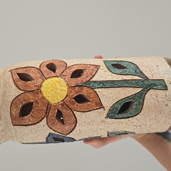 Vintage Decorative clay flower vase - Picture 8 of 9